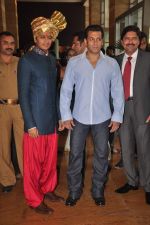 Salman Khan, Ritesh Deshmukhat Honey Bhagnani wedding in Mumbai on 27th Feb 2012 (148).JPG
